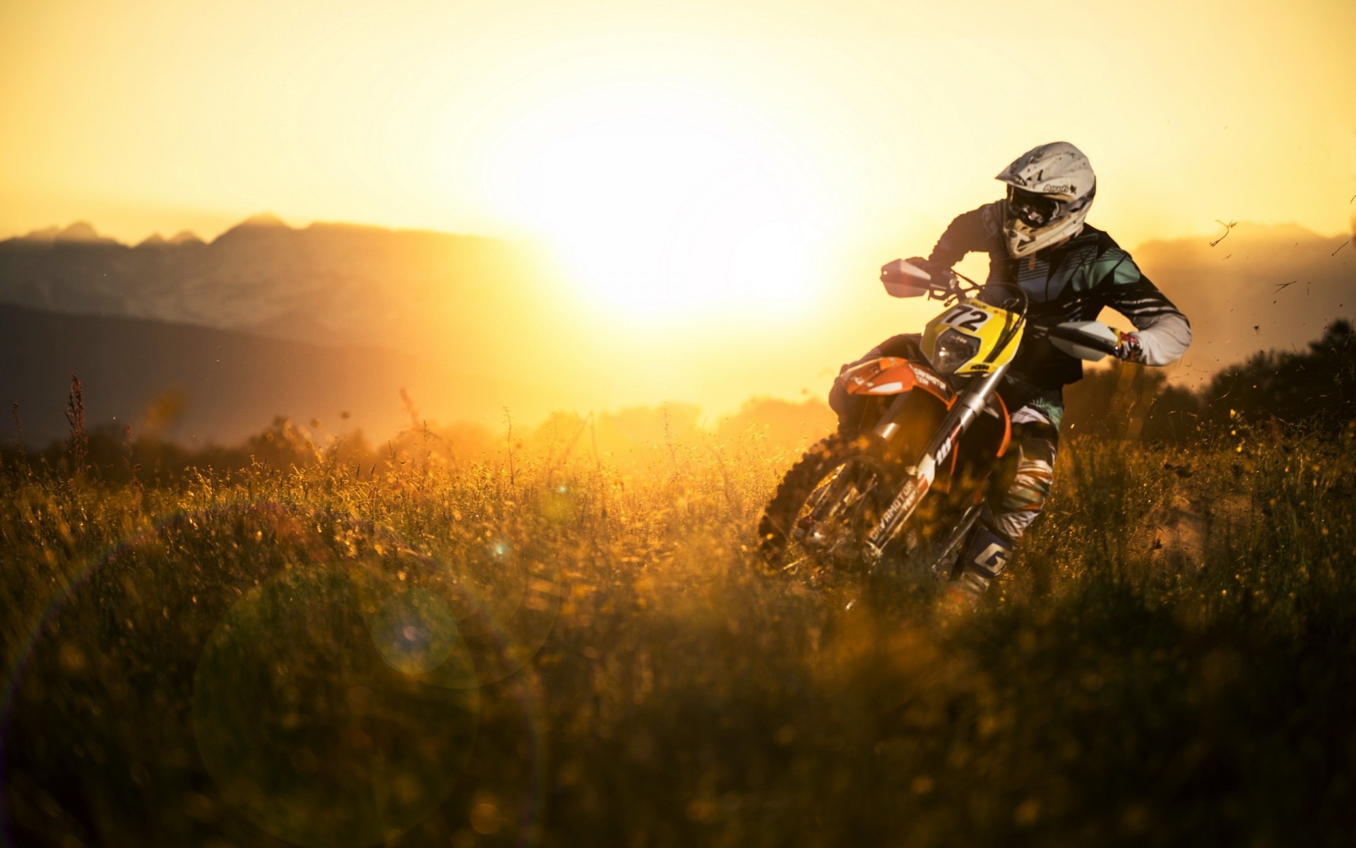 champ sport moto coucher de soleil