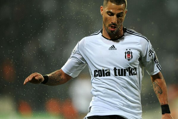 Super calciatore Ricardo Quaresma sul campo