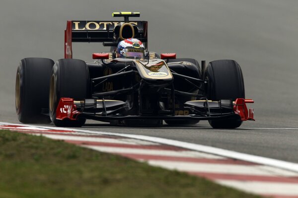 Vitaly Petrov sur le circuit de formule 1