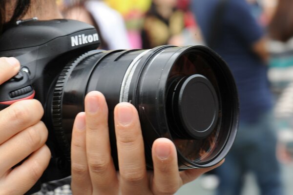 Nikon, Lochkamera, nimm alles ab, die Qualität ist Nikon