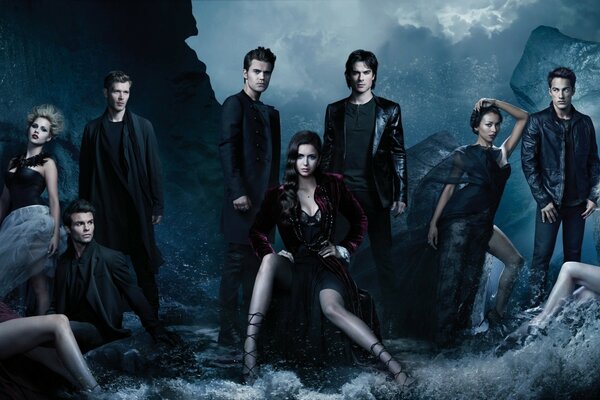 21 odcinków. W filmie wystąpili Ian Somerhalder, Joseph Morgan, Nina Dobrev, Pamiętniki wampirów, Elena, Paul Wesley, inni, Claire Holt, Daniel Gillis, Klaus, Stefan Salvatore, Damon, Michael Trevino, Candice Accola