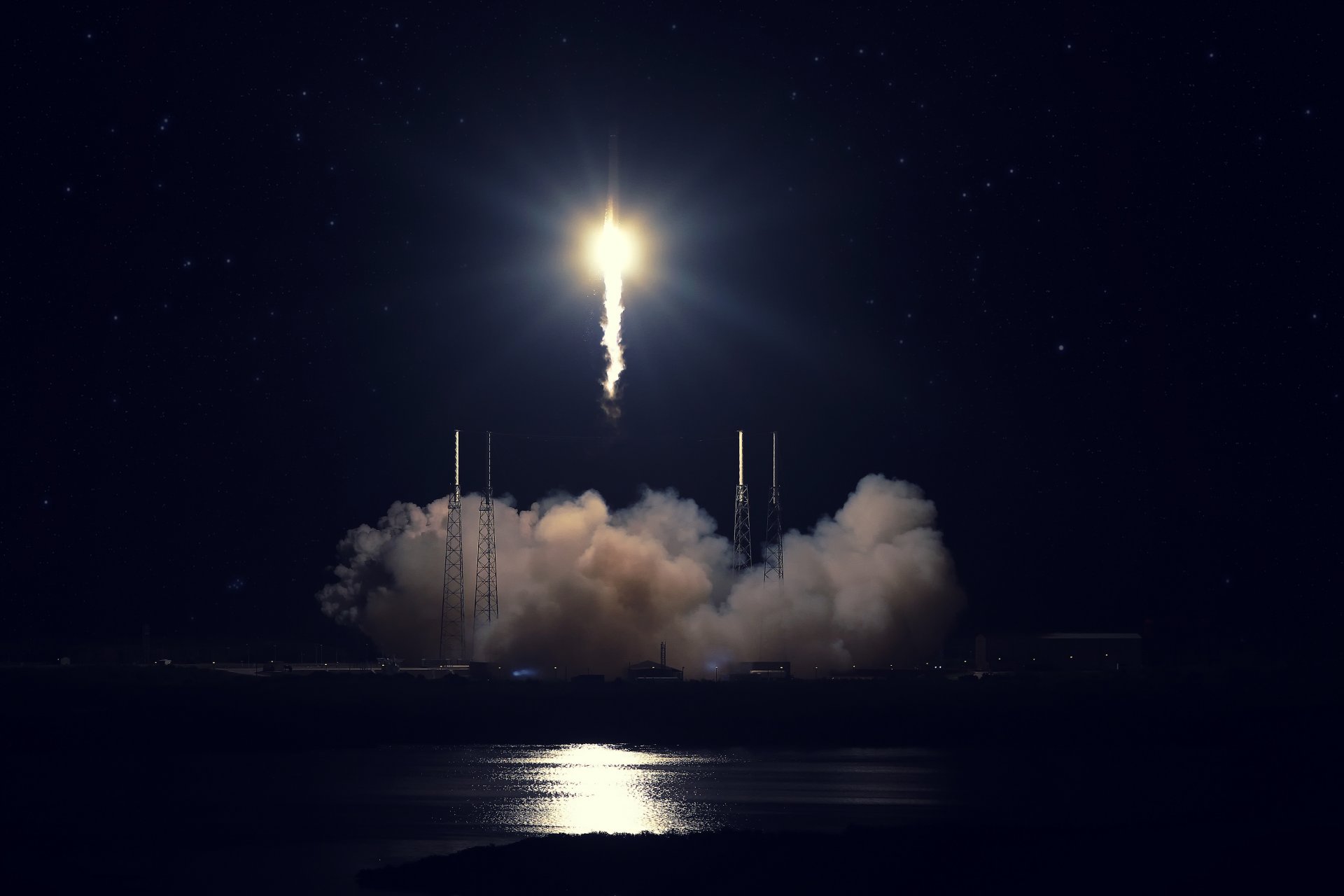 pacex falcon 9 dragon fire. rocket start cape canaveral