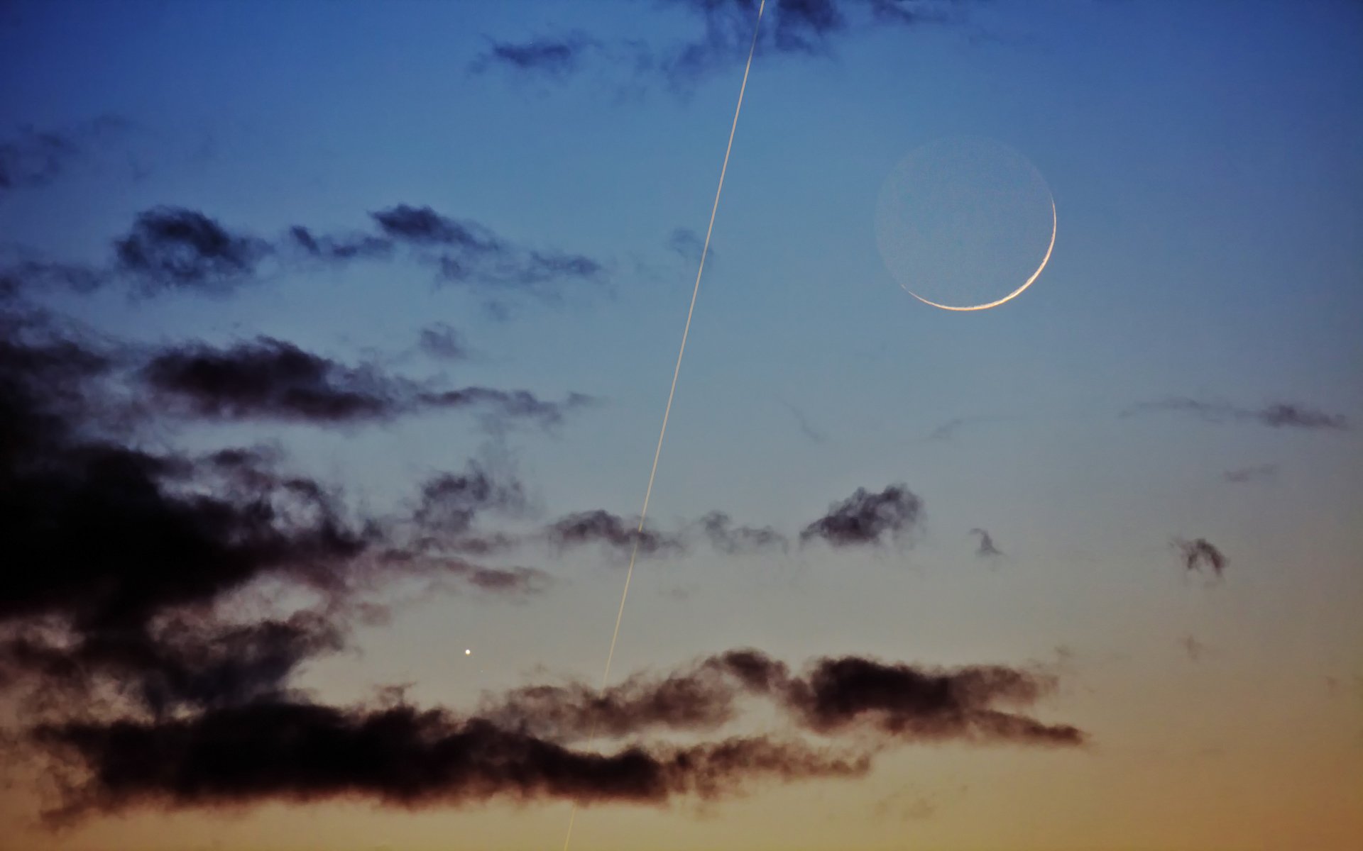 mond jupiter iss spur wolken