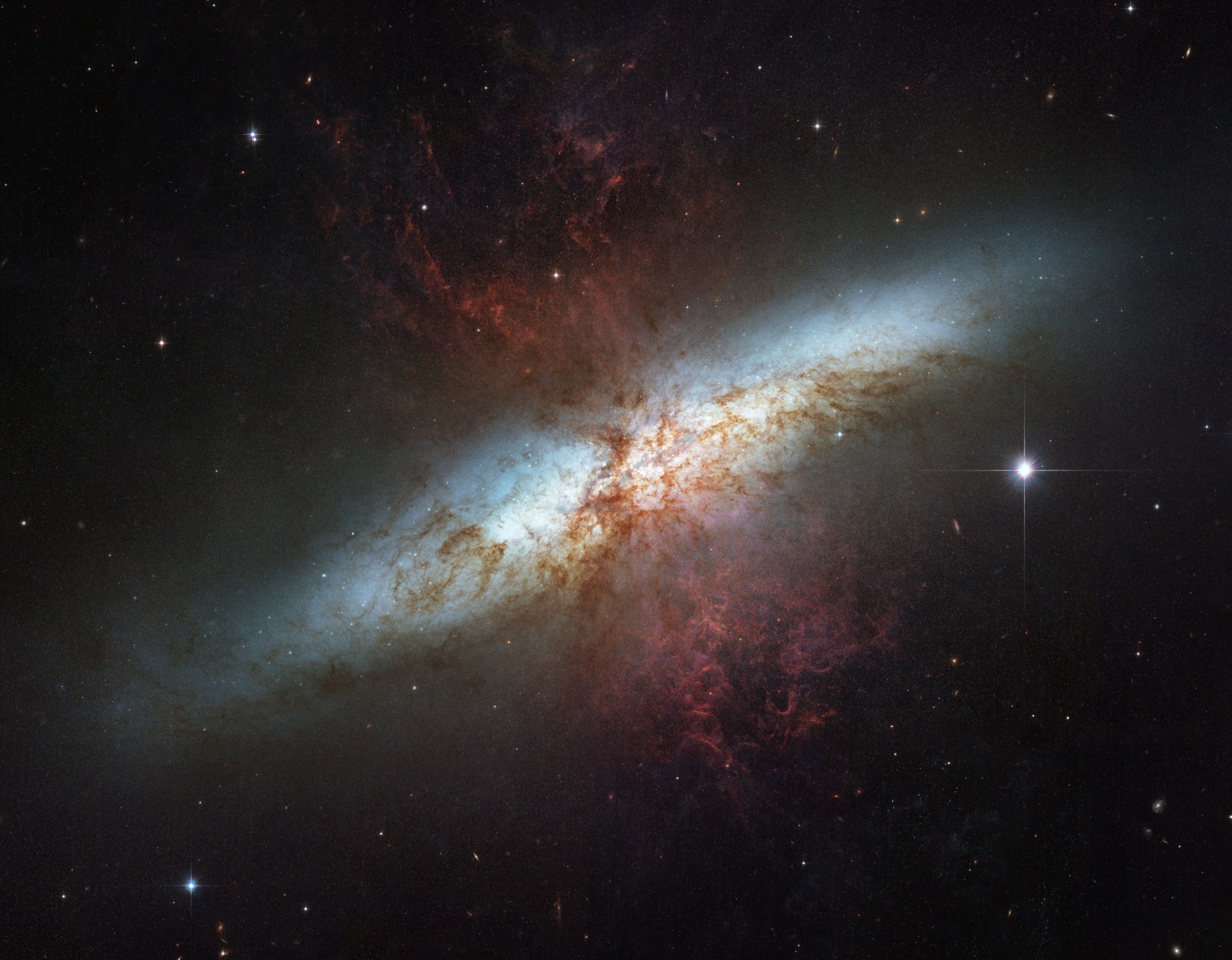 m82 galassia sigaro costellazione orsa maggiore stelle