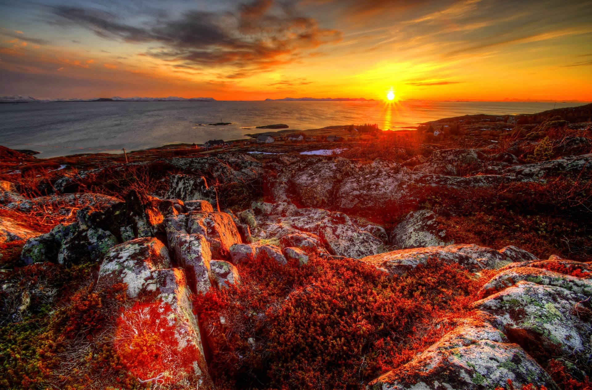 rocas paisaje puesta de sol río chaqueta noruega rocas