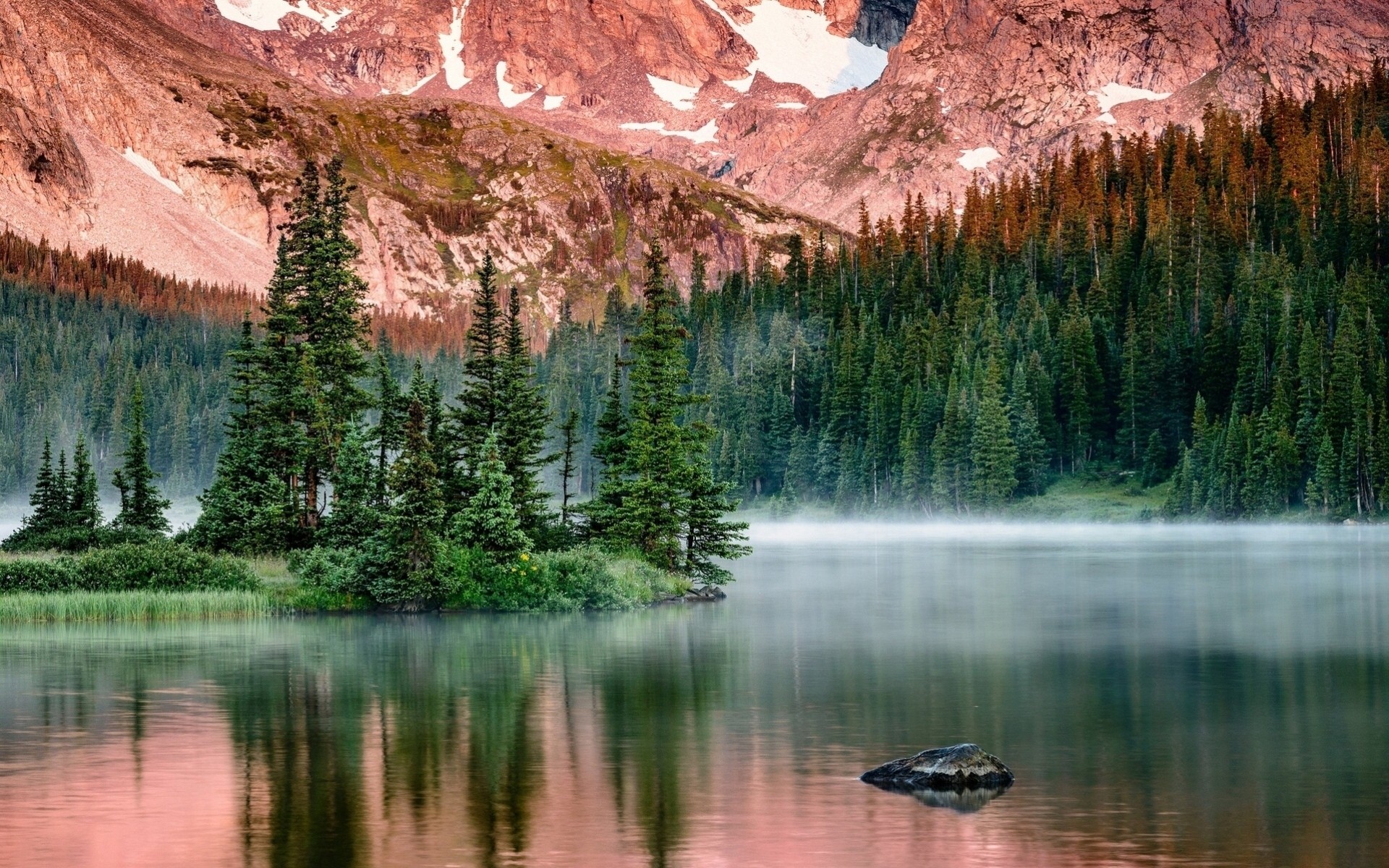 matin lac montagnes brouillard île