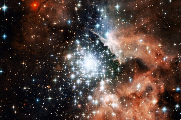 Ammasso di stelle in una galassia nebbiosa