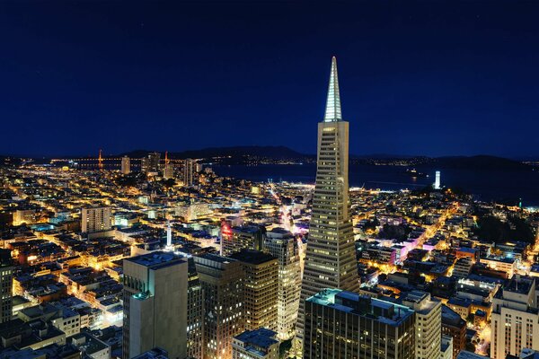 Die Schönheit der Lichter von San Francisco in der Nacht