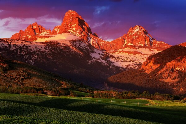 Sunny mountain peaks in the USA
