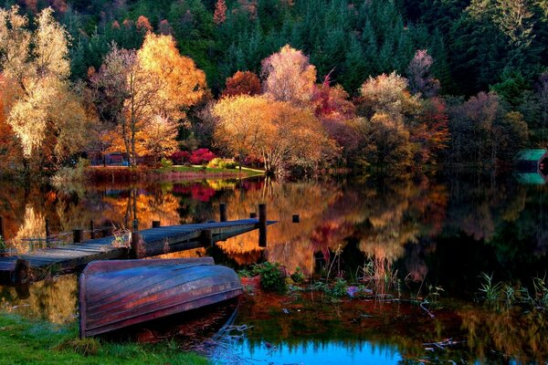 One boat on the lake