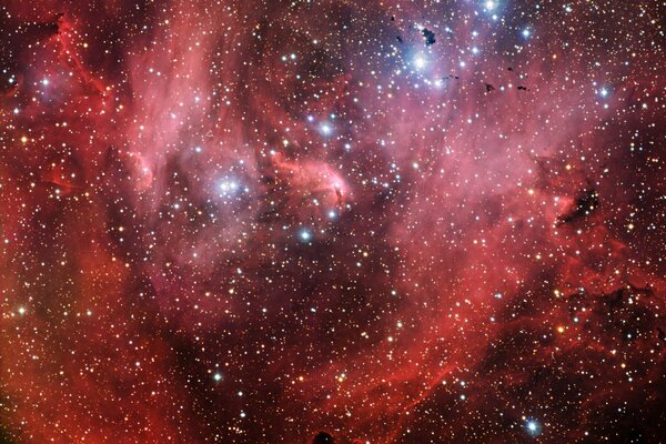 Miríadas de estrellas, galaxias y manchas oscuras en el espacio