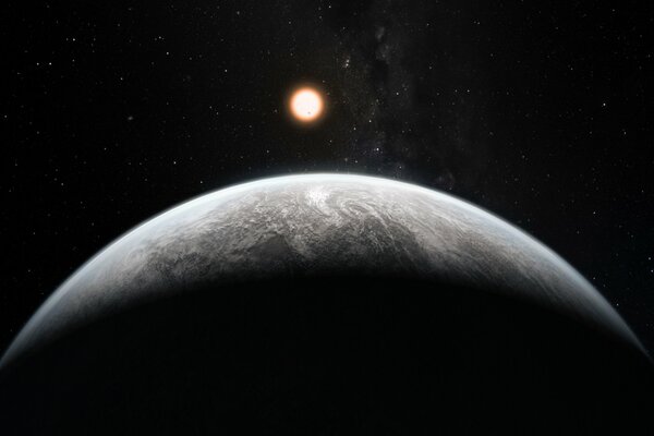 Partie éclairée de la surface d une grande planète grise avec le soleil en face