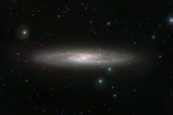 Una galaxia distante en el espacio exterior