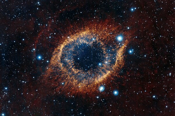 Constellation Du Verseau. Nébuleuse jaune-bleu sous la forme d un œil