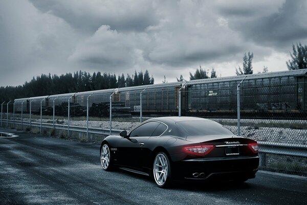 Maserati noir vue arrière