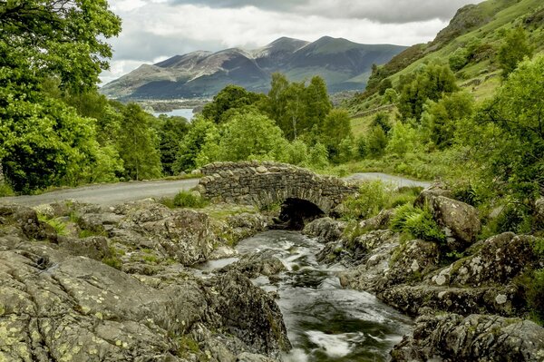 Hermoso paisaje cerca de las montañas de Inglaterra