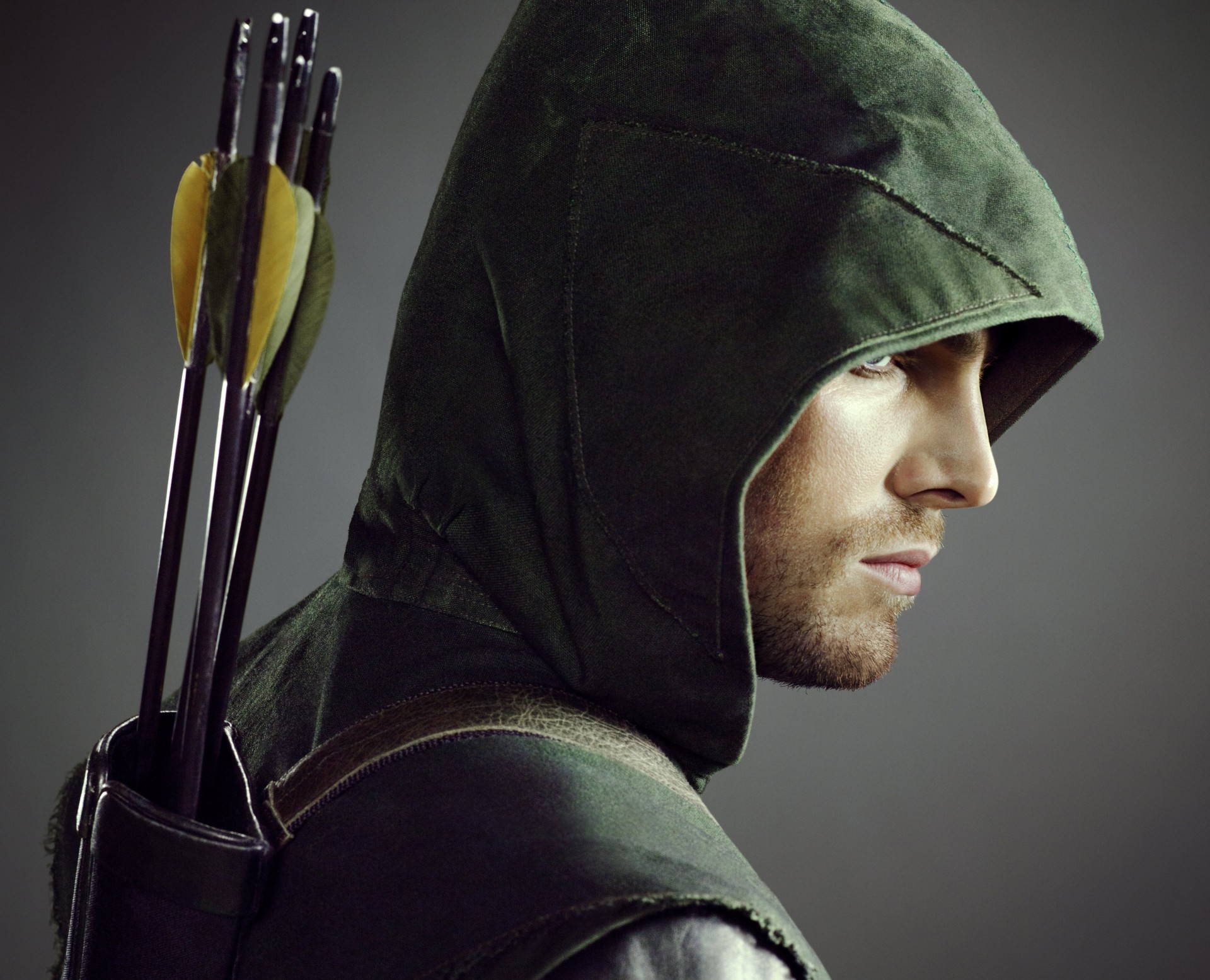 série visage homme flèches capot flèche profil oliver queen stephen amell amell acteur