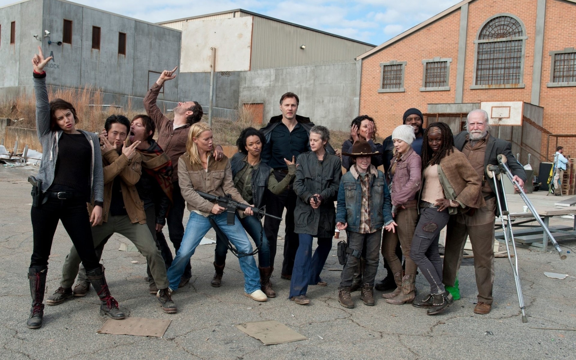 serie gouverneur tyreese hieroglyphen zombie sasha gefängnis beth seriell carol rick carl daryl glenn the walking dead michonne maggie