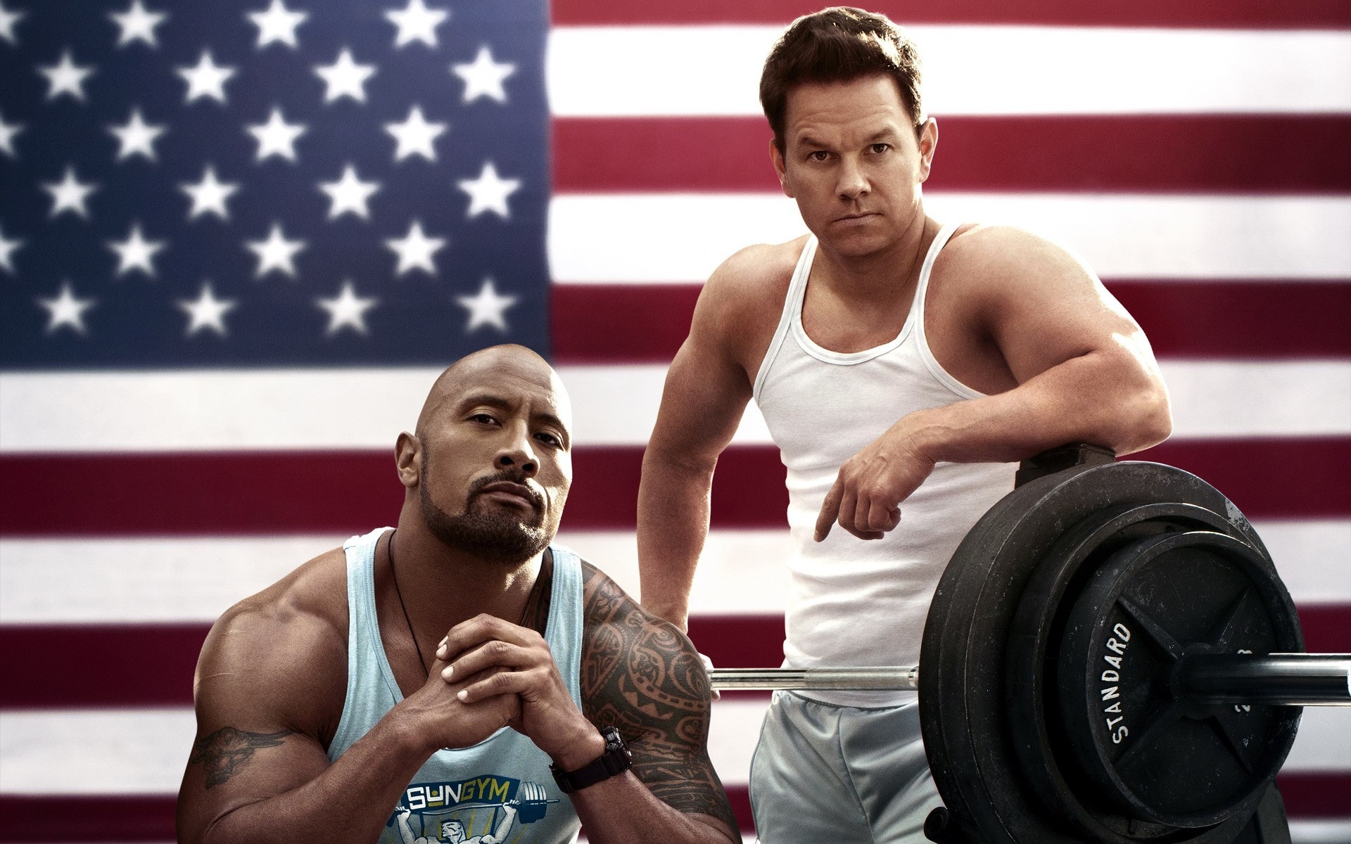 dwayne johnson sangre y sudor anabólicos mark wahlberg bandera américa