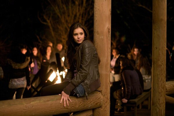 Nina dobrev Picknick am Lagerfeuer