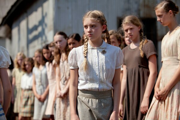 Une fille parmi la foule des mêmes filles