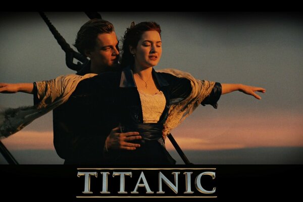 Scena del film Titanic con la scritta in inglese