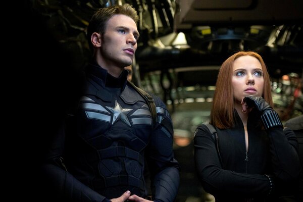 Scarlet Johansson i Steve Evans w Captain America