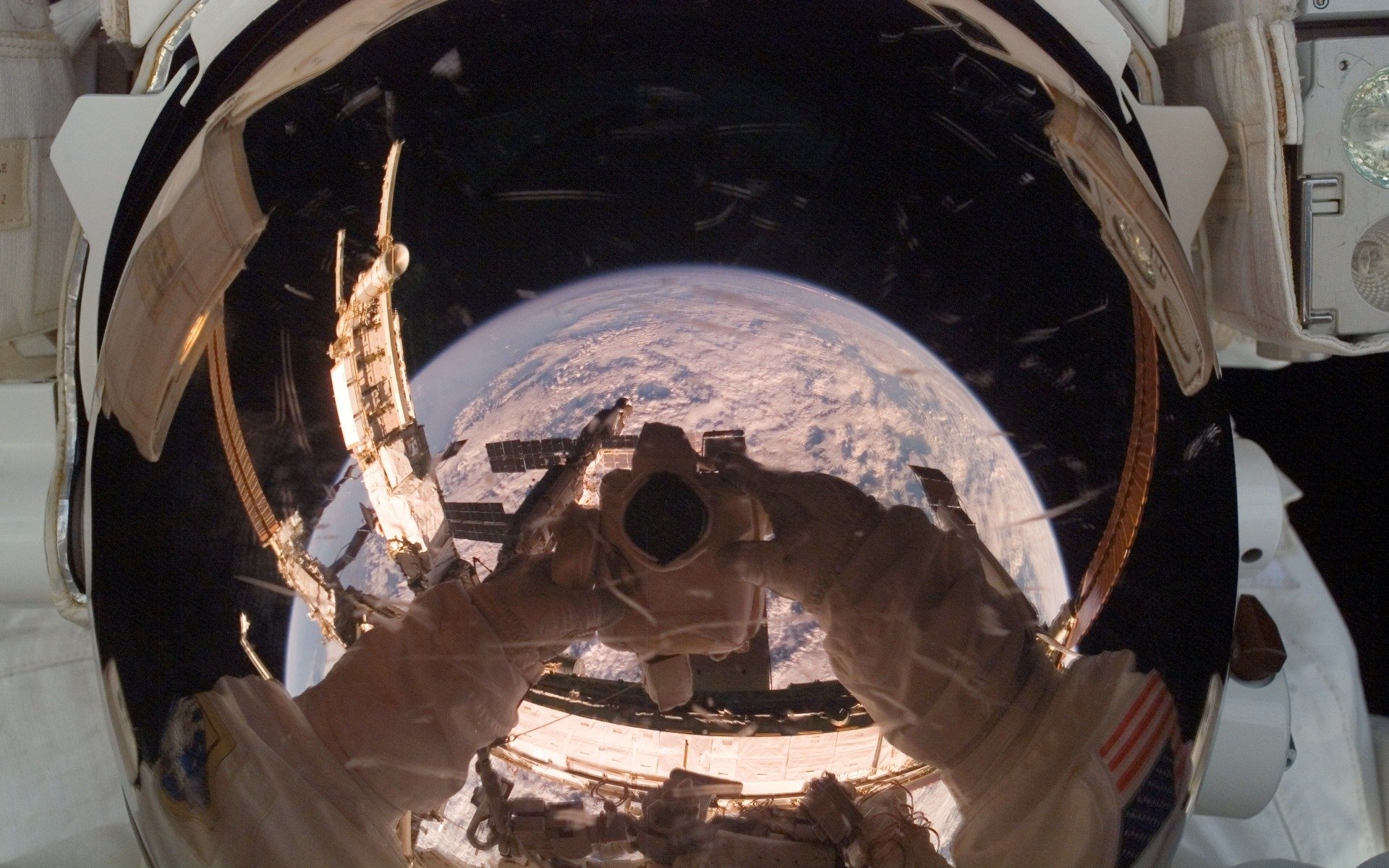 cosmonaut reflection planet land