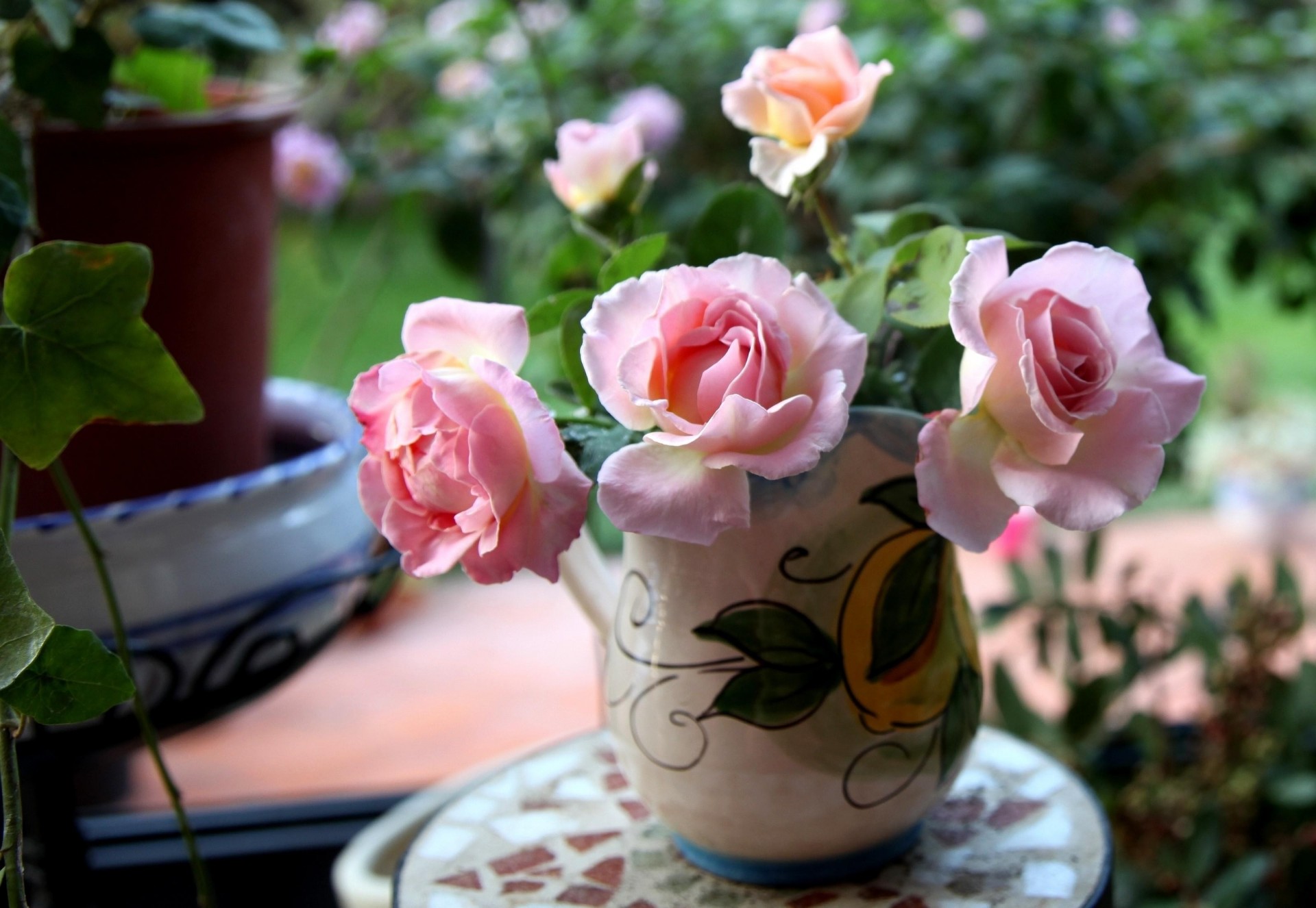 schärfe blumenstrauß vase blumen rosen