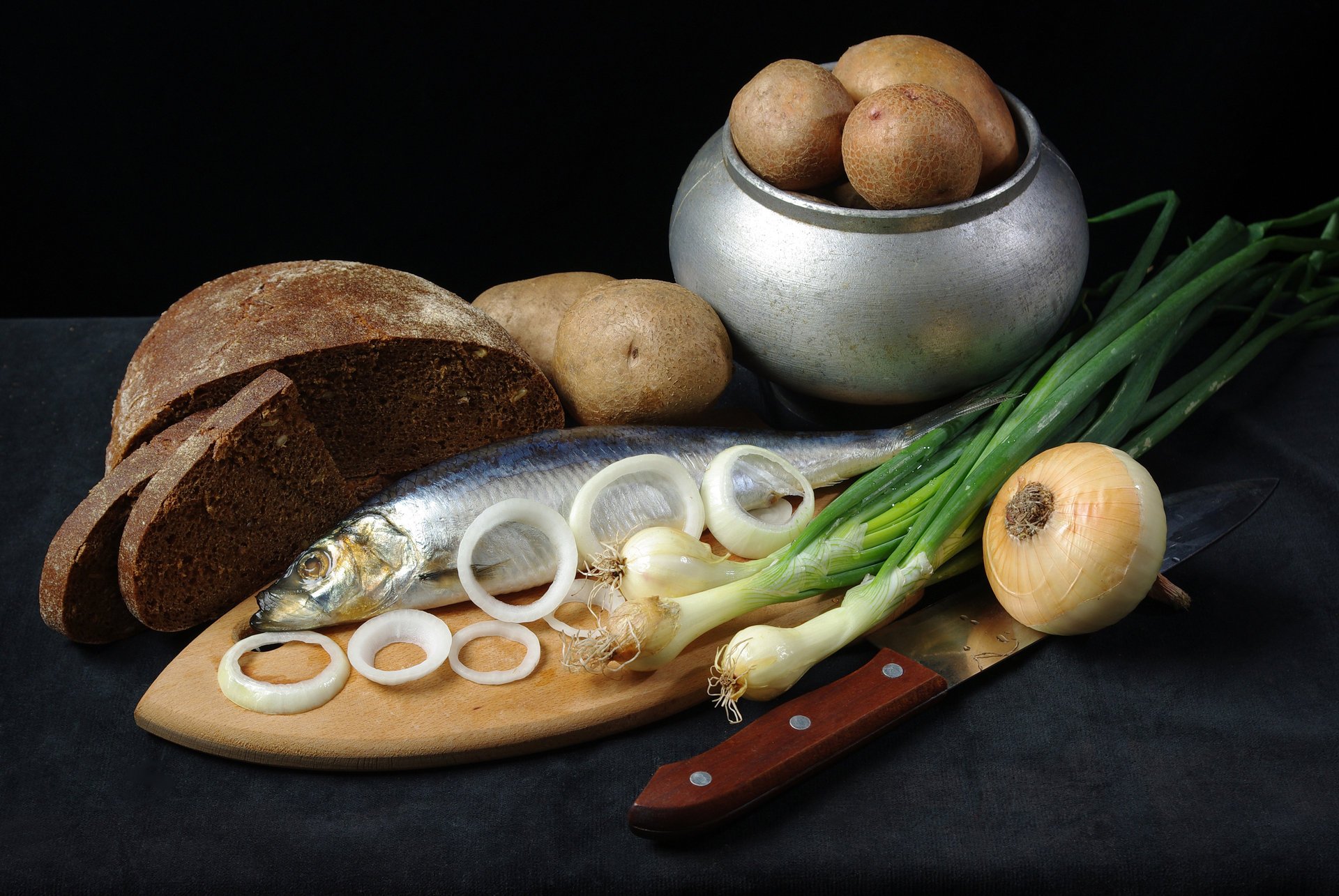 potatoes black bread pot bow herring ring