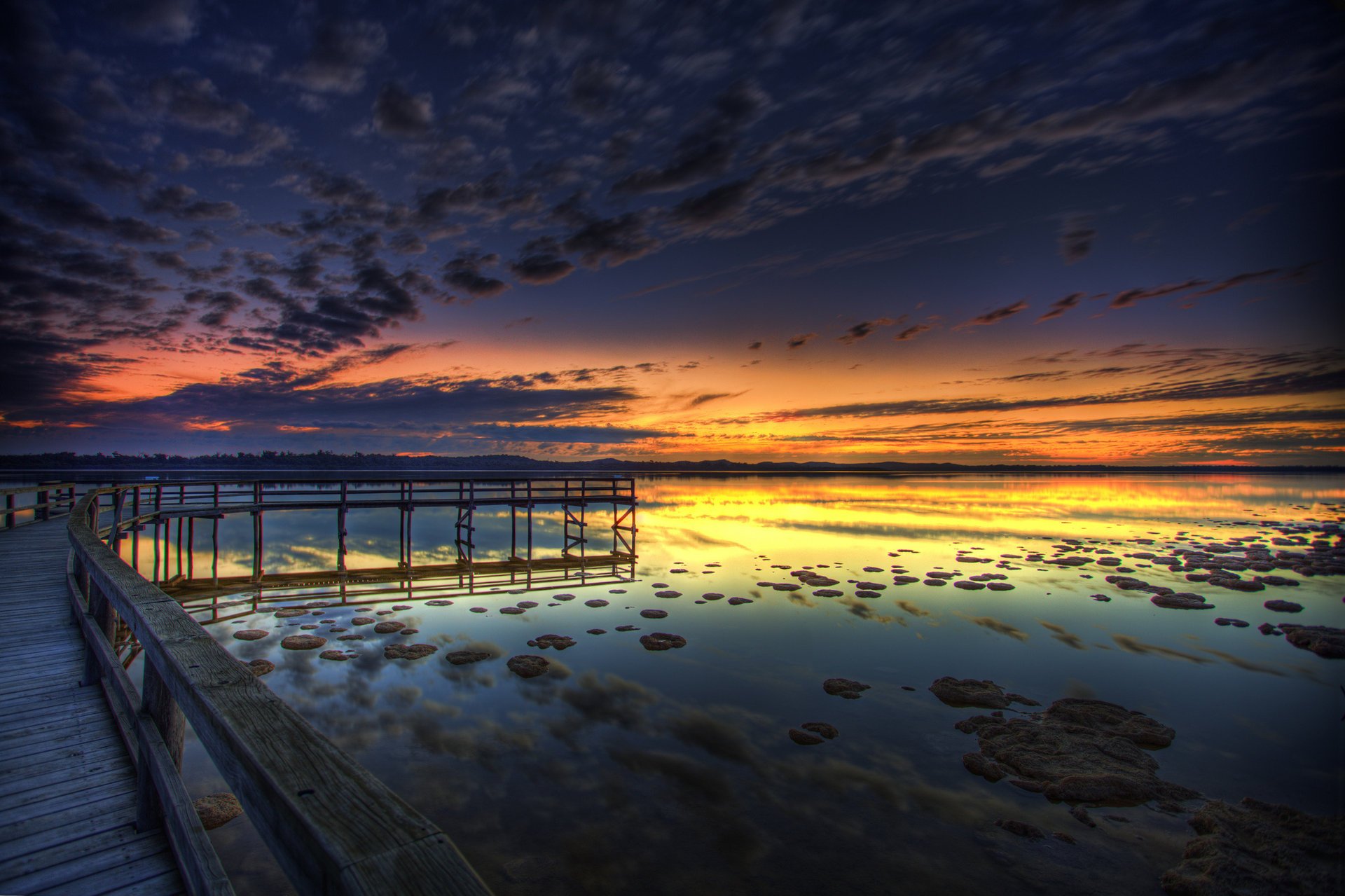 spaziergang abend reflexion wasser see pier