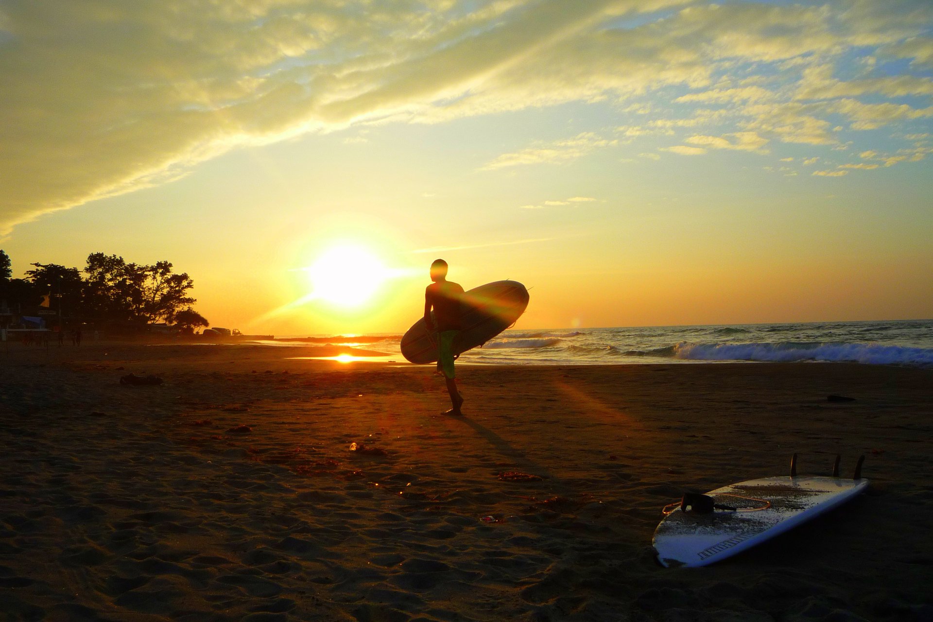 morning surf the ocean