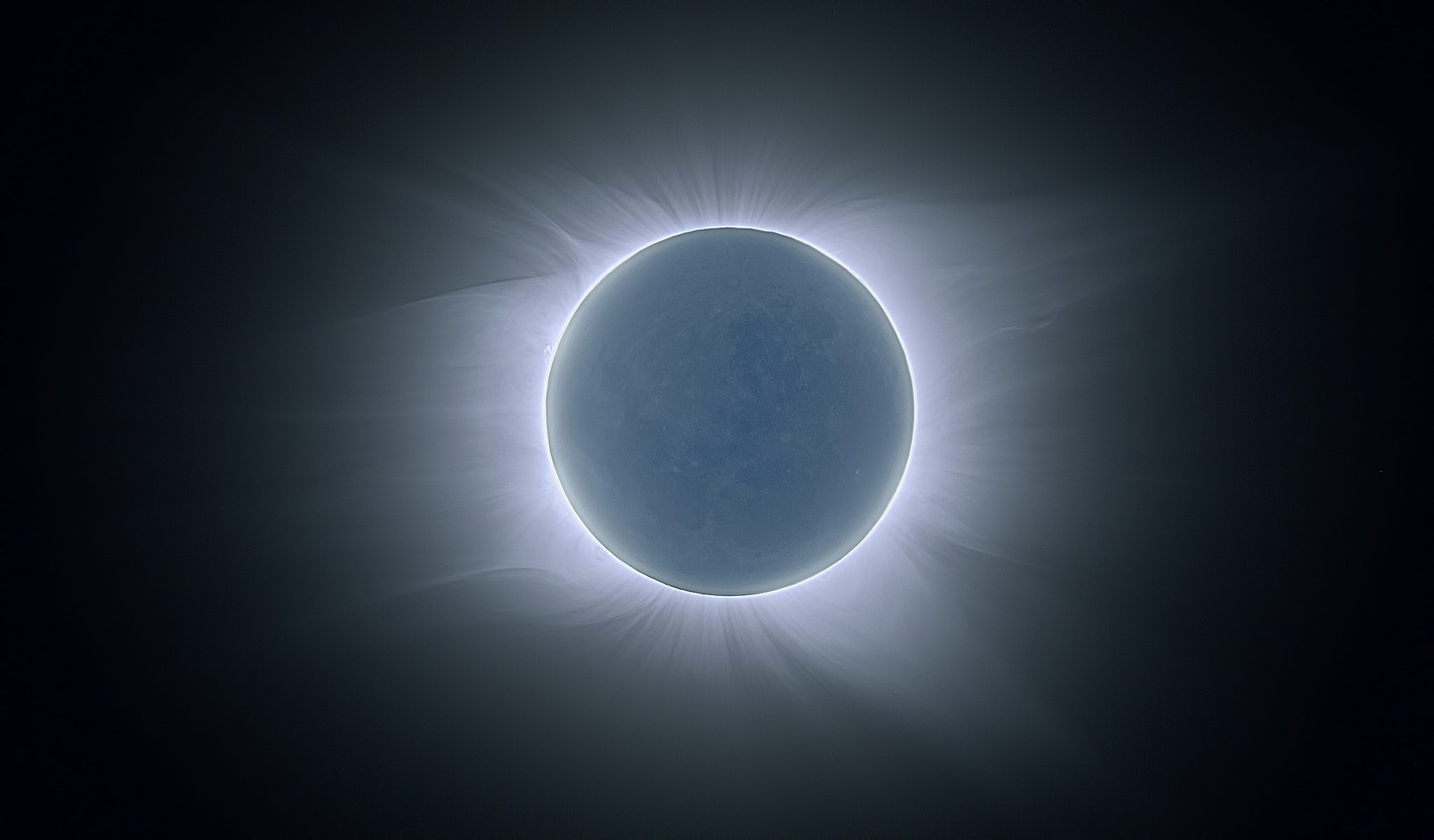 sole luna eclissi corona