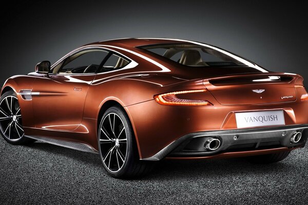 Aston Martin kolory ceglany metalik