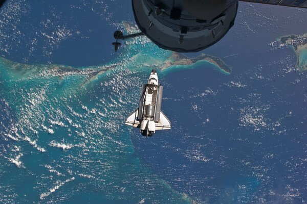 L ultimo volo della navetta sull oceano