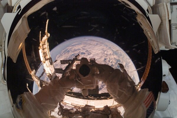 Foto colorida desde el espacio del planeta tierra