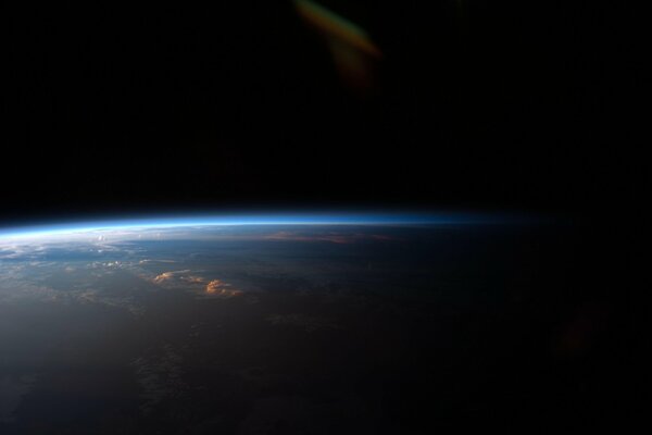 Vista di una parte della terra che guarda dallo spazio