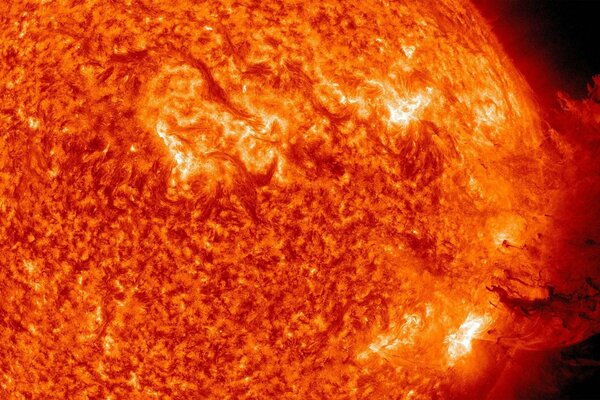 Plasma solar de llama líquida