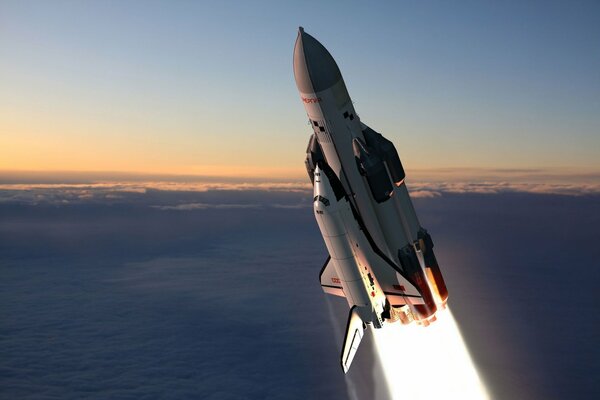 La nave energía-Buran va al espacio