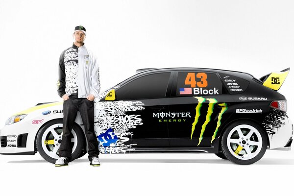 Ken Block con su legendario auto Subaru