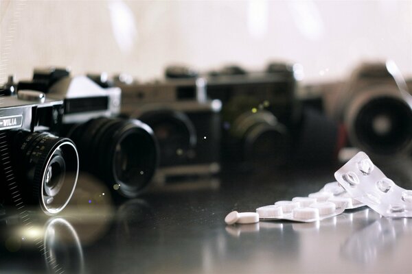 Cameras take pictures of a bunch of pills on the table