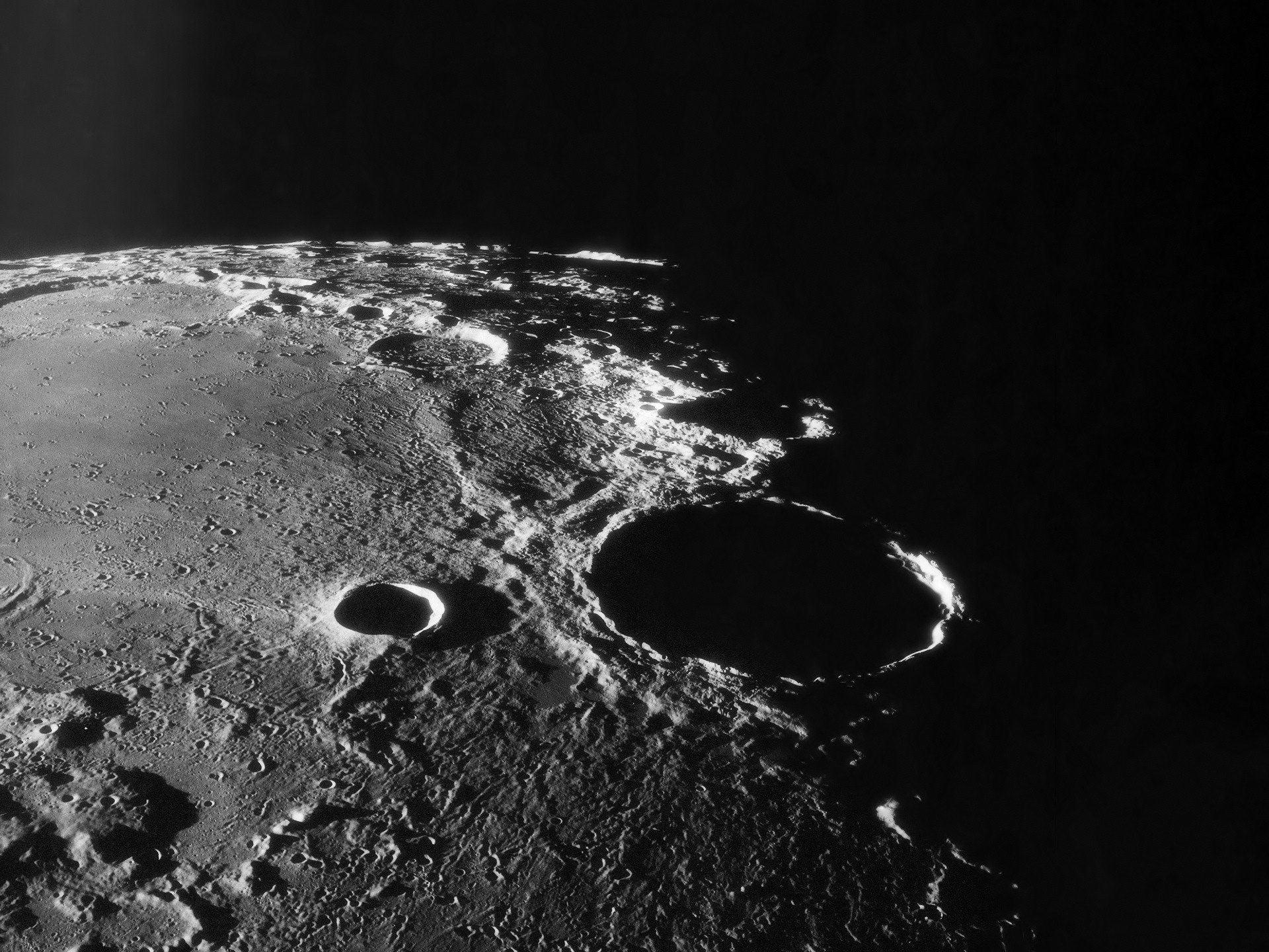 lune cratère ombre