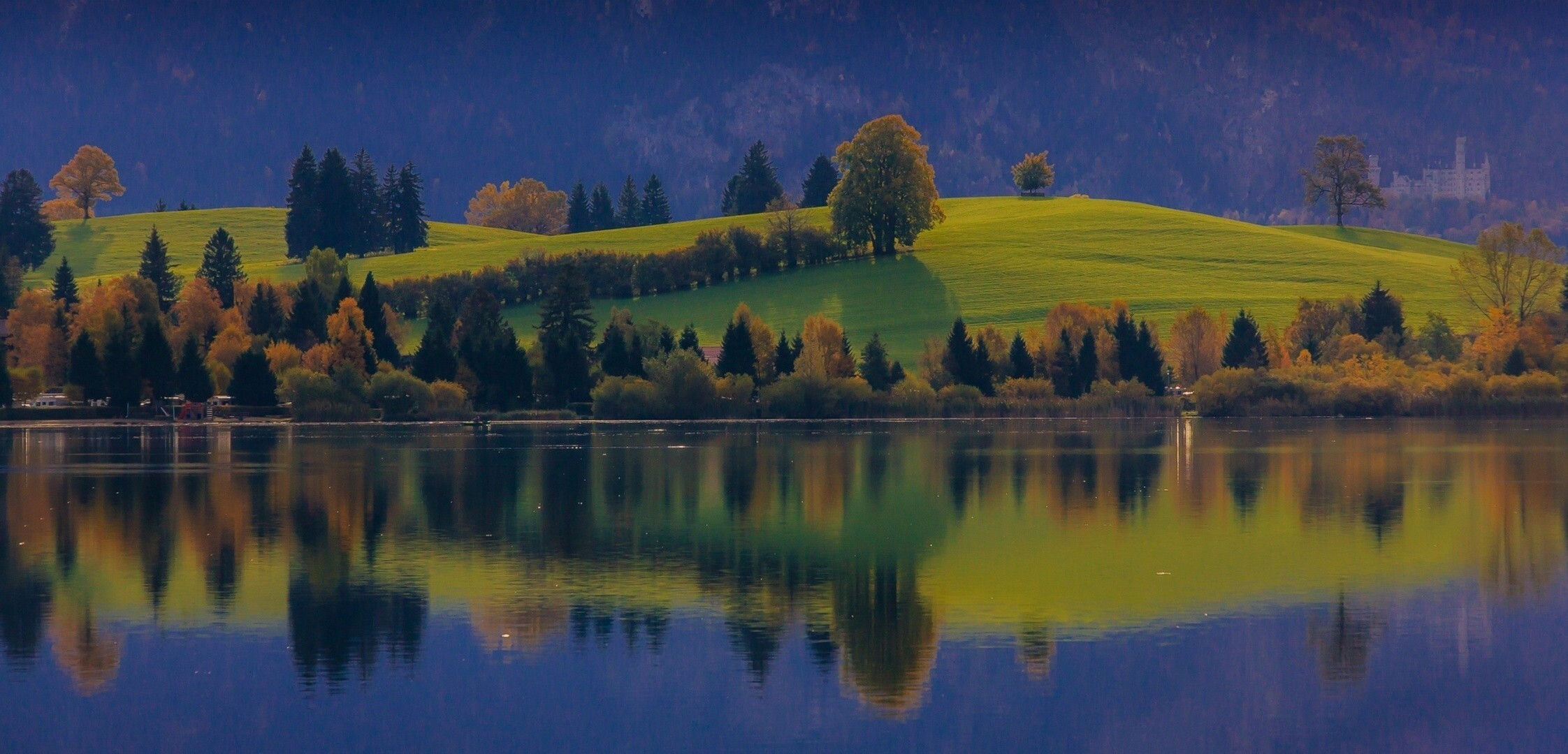 riflessione lago alberi panorama baviera germania autunno ristrutturazione