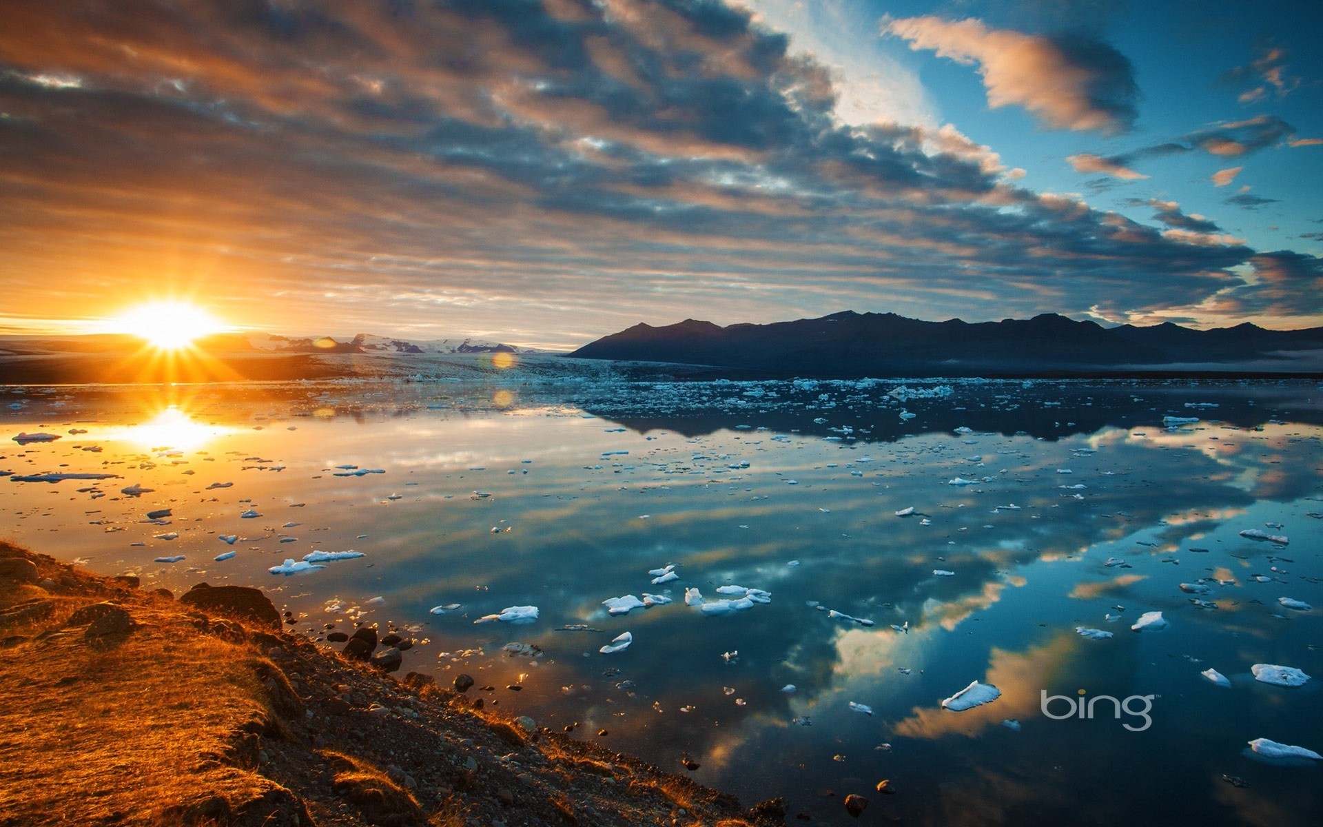 coucher de soleil lac islande montagnes