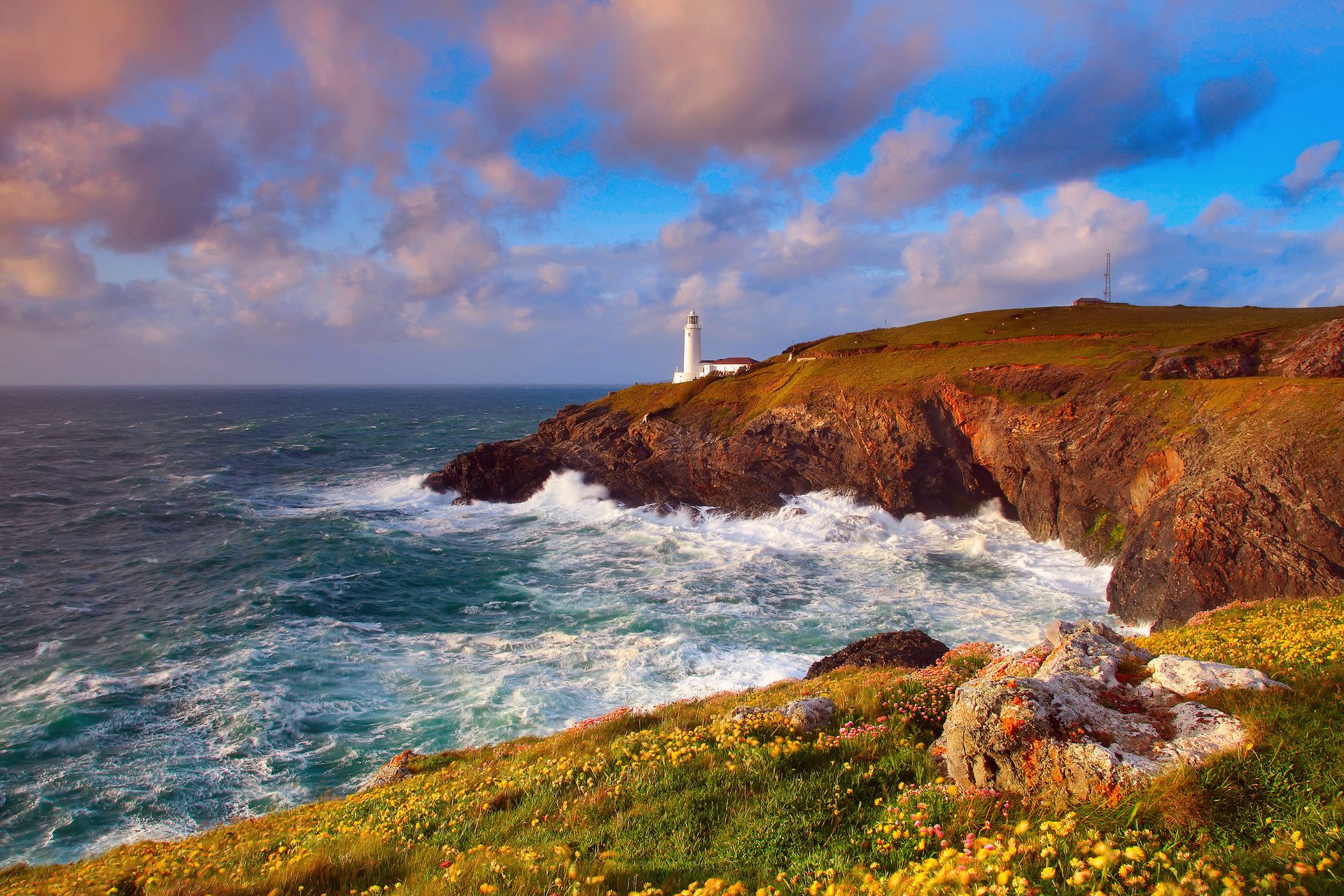 ciel océan vagues nuages rivage phare rochers