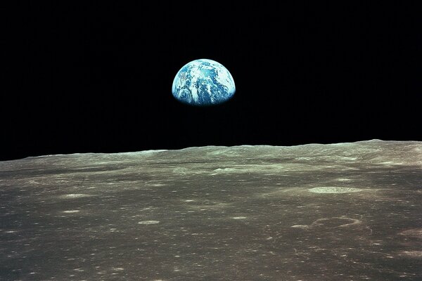 Photo of the earth from the lunar surface