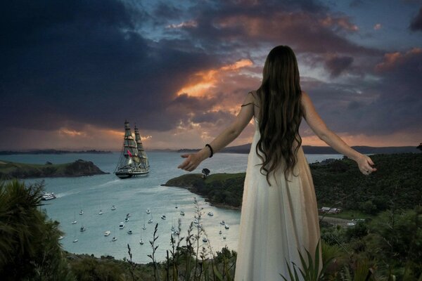 In attesa della sua amata promessa sposa, in attesa della promessa sposa sul bordo della riva, in lontananza, la vela diventa bianca solitaria nella nebbia, il mare è blu, una bella ragazza sulla riva del fiume