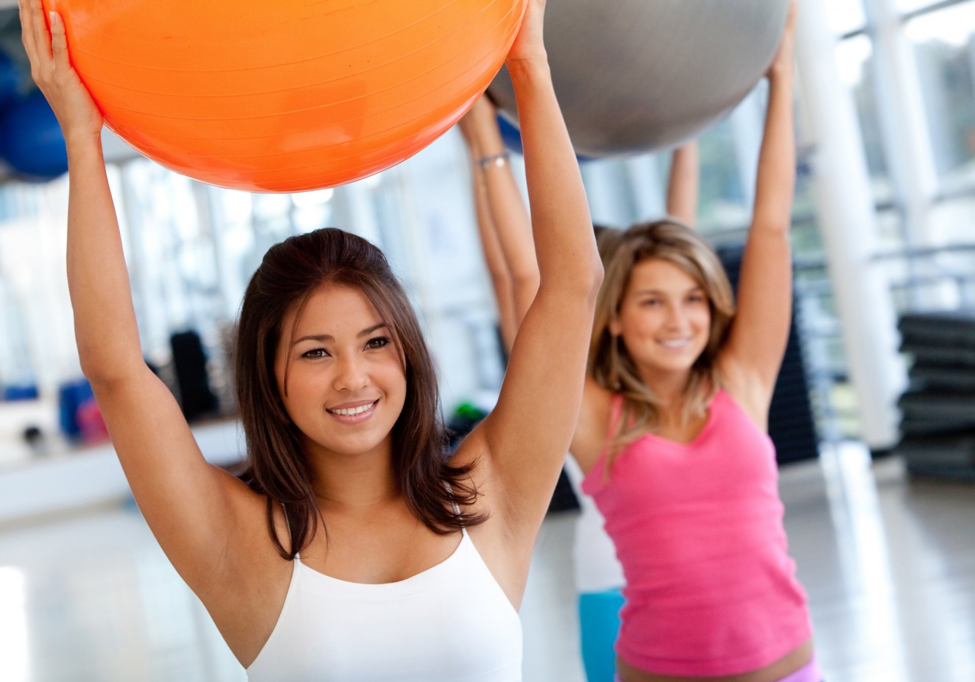 entrenamiento gimnasio mujeres de la bola pelotas de gimnasia