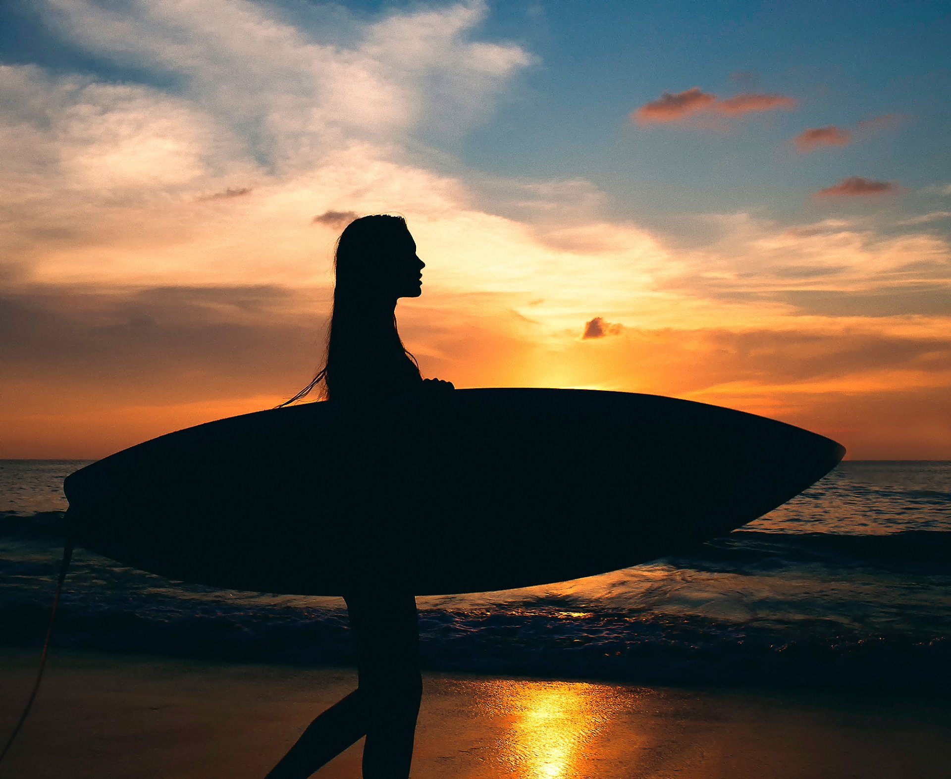 mavrin girl silhouette board sunset