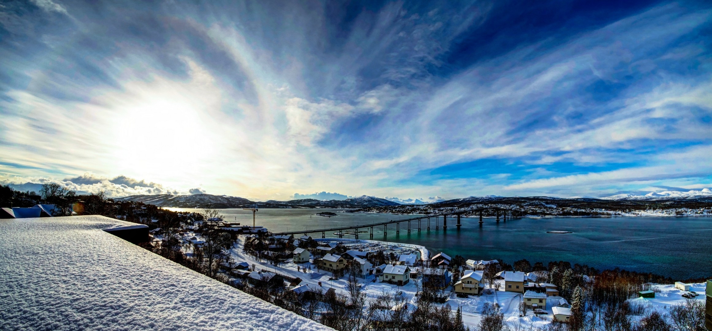 krajobraz rzeka most panorama niebo norwegia zima domy